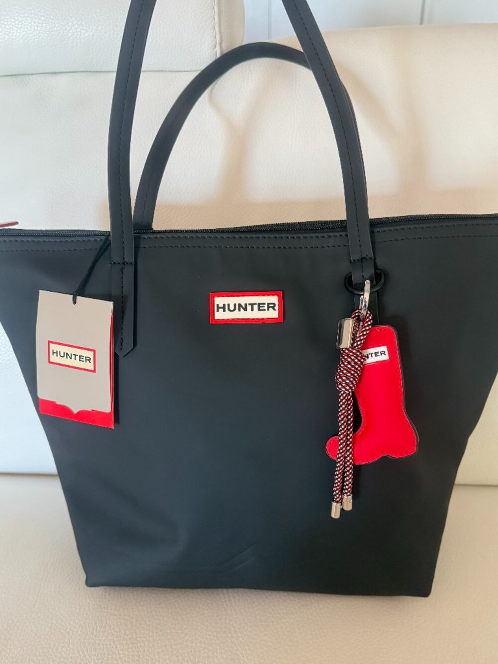 NWT HUNTER BLACK RUBBERIZED NYLON ZIP TOTE BAG SHOULDER PURSE W BOOT CHARM